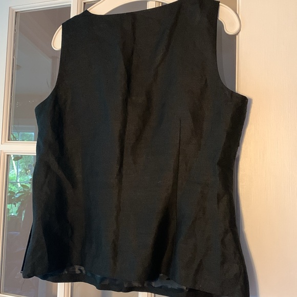 Elegant Lynn Cantin (size10) suit - sleeveless embroidered top & cropped pants. - Picture 5 of 7